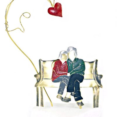 Χειροποίητο διακοσμητικό επιτραπέζιο Ζευγάρι ηλικιωμένων σε παγκάκι με καρδιά ορειχάλκινο 11x15cm