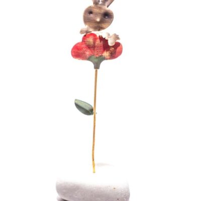 Χειροποίητο διακοσμητικό επιτραπέζιο Λαγός πάνω σε λουλούδι ορειχάλκινο 18x6cm