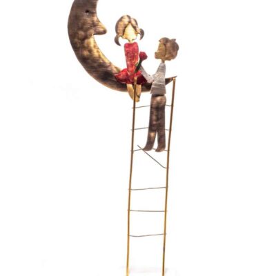 Χειροποίητο διακοσμητικό επιτραπέζιο Ζευγάρι παιδάκια παρέα με το φεγγάρι ορειχάλκινο 10x26cm