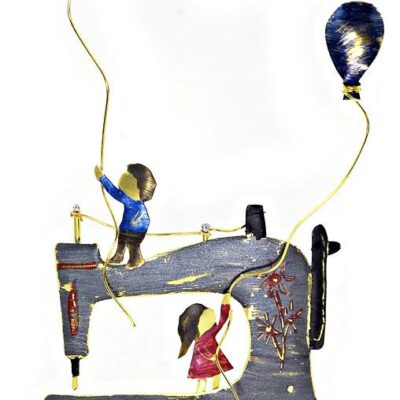 Χειροποίητο διακοσμητικό επιτραπέζιο Παιδάκια με ραπτομηχανή  ορειχάλκινο 8Χ16cm