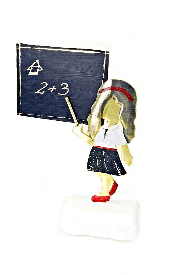 Χειροποίητο διακοσμητικό επιτραπέζιο Δασκάλα με άσπρη μπλούζα  ορειχάλκινο 7.5Χ10cm